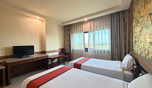 Deluxe Triple Room, City View