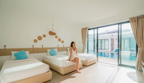 Deluxe Pool Access (3 Persons)