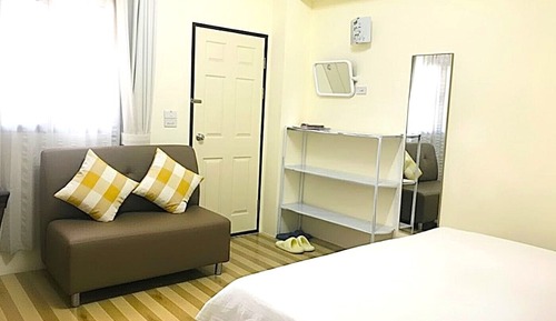 Cozy King Room with Kitchen