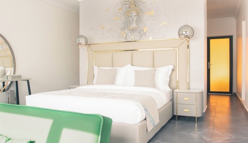 Deluxe Suite