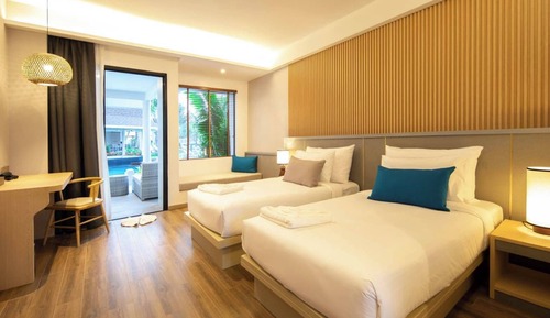 Deluxe Pool Access - Double