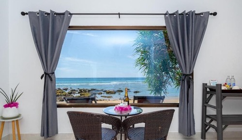 Honeymoon Suite
