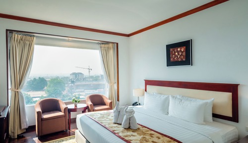 Premier Suite, City View