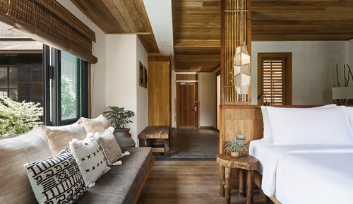 Grand Room, 1 King Bed, Pool Access, Garden View