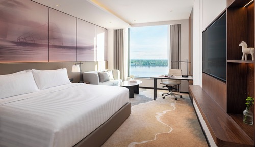 Deluxe Room, 1 King Bed, River View