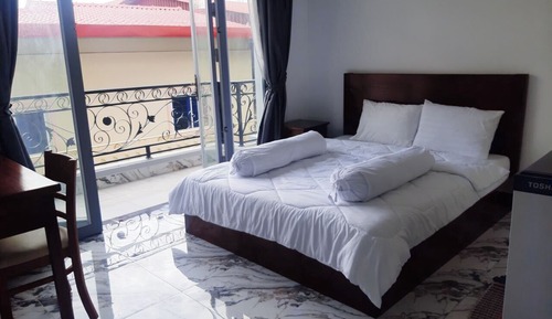 Basic Apartment, Balcony, City View