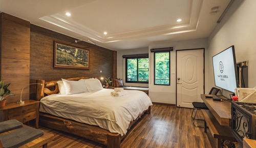 Deluxe Double Room, 1 King Bed, Non Smoking, Balcony