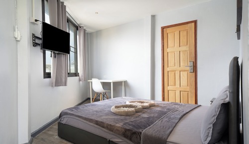 Double Room with Shared Bathroom C1 (Smoking Building)