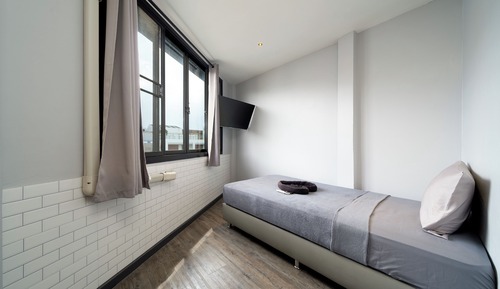 Single Room with Shared Bathroom B1