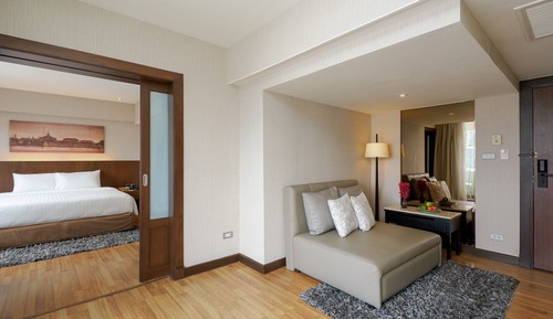 Suite, 1 King Bed, Balcony, River View