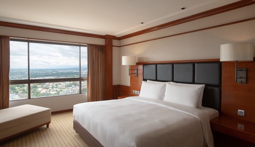 Executive Suite, River View