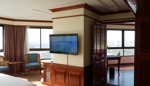 Grand Suite, 1 King Bed, River View