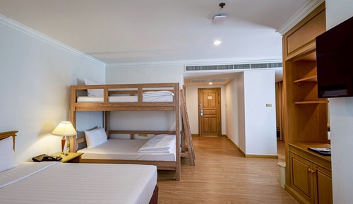 Family Room, Multiple Beds