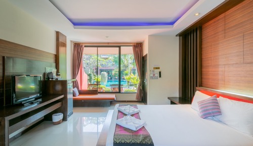 Room, Pool View
