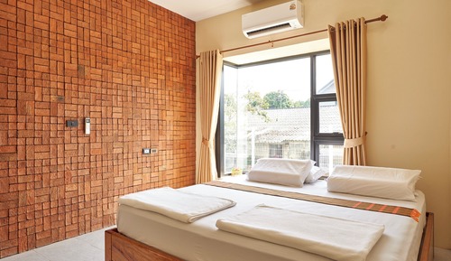 Deluxe Suite, Patio, Canal View