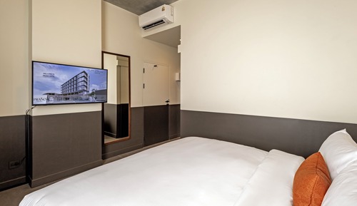 Deluxe Corner Room