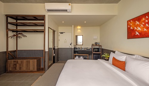 Premier Corner Room