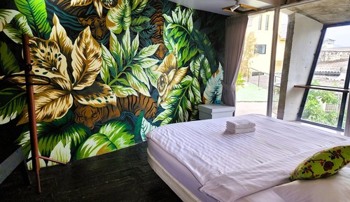 TIGER ROOM