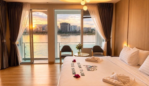 Executive Suite, 1 King Bed with Sofa bed, Balcony, River View