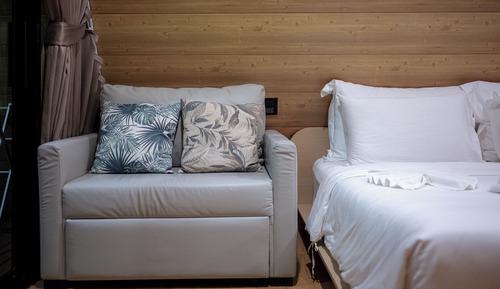  Cabin House
