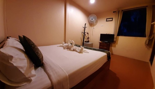 Economy Room