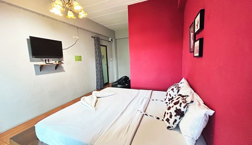 Deluxe Room with Shower