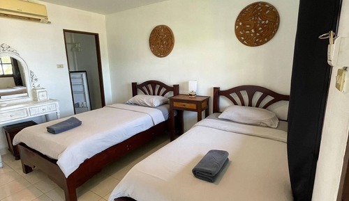 Seaview room with twin bed and patio