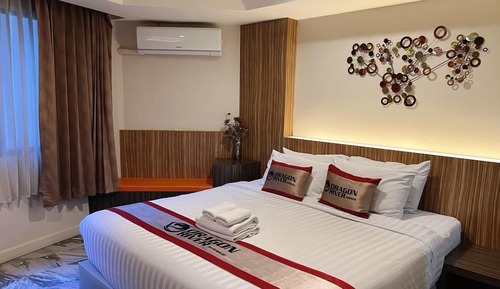 Dragon Deluxe 1 Queen Bed