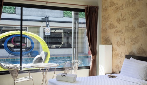 Room, Pool Access