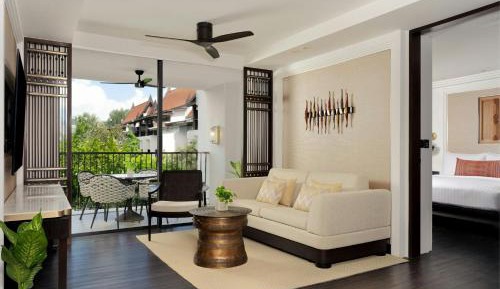 Two-Bedroom Apartment with King Bed and Two Twin Beds