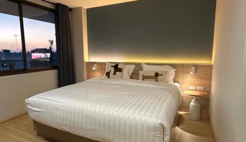 Deluxe King Room