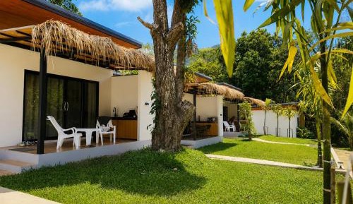 Villa with Garden View