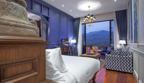 Suite with Mountain View