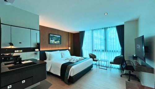 Deluxe King Room