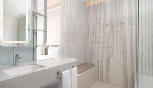 Premier Deluxe Twin Room with City View