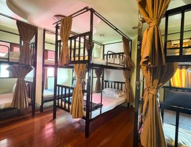 Single Bed in Mixed Dormitory Room