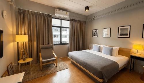 Deluxe King Suite