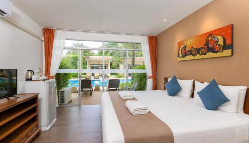 Superior Double Room with Pool View