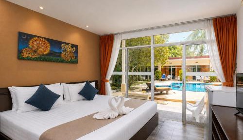 Deluxe Bungalow with Pool View