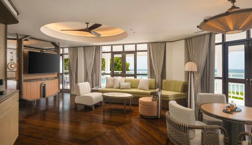 Deluxe King Suite