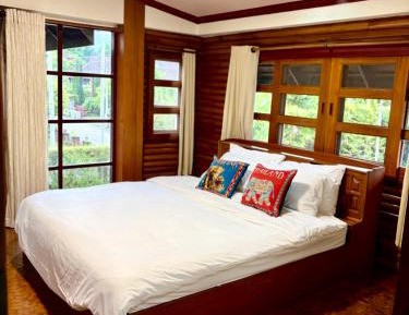 Queen Room with Garden View