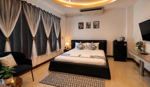 Deluxe King Room