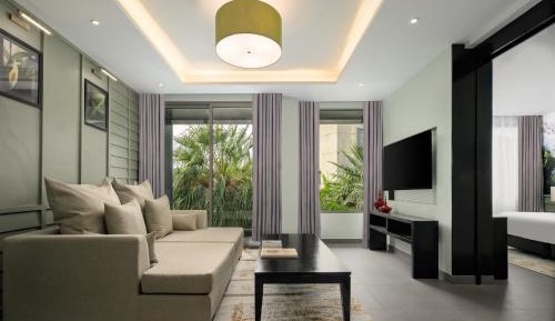 Deluxe Tropical View Suite