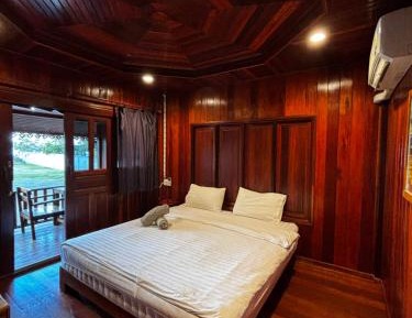 Deluxe Double Room with Balcony and Sea View