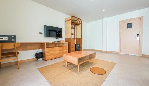 Deluxe Room (2 Adults + 1 Child)