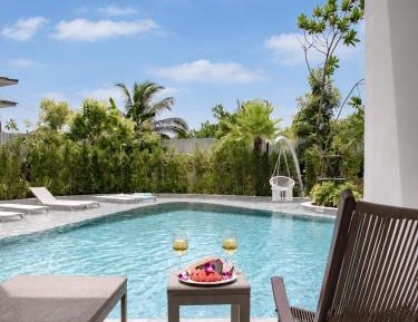 Deluxe One-Bedroom Apartment with Garden View