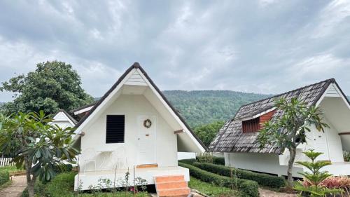 Bungalow with Garden View