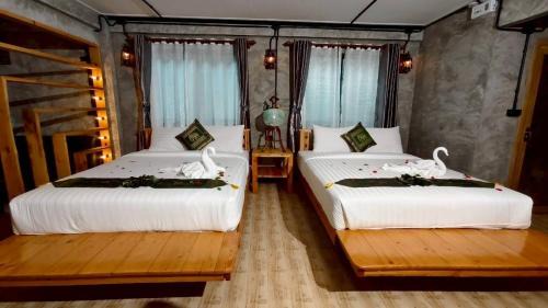 Room #1431438007