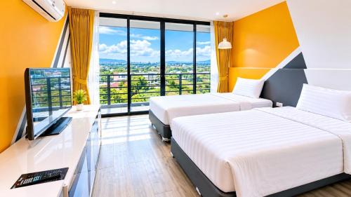 Standard Twin Room with Mountain View