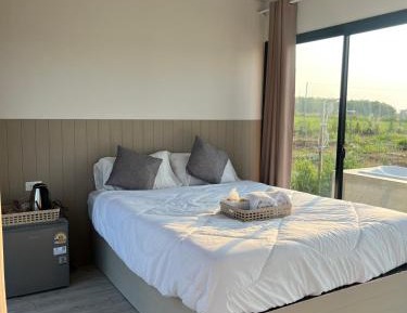 Suite with Mountain View